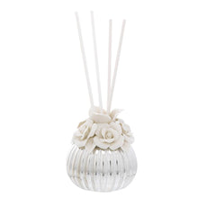 Görseli Galeri görüntüleyiciye yükleyin, Gümüş Hazneli Çiçekli Oda Kokusu Difüzör