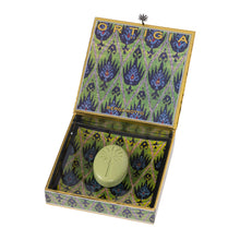 Görseli Galeri görüntüleyiciye yükleyin, Luxuria Desenli Cam Tabak Altlıklı Zeytinyağlı Katı Sabun Seti