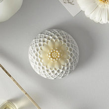 Görseli Galeri görüntüleyiciye yükleyin, Doğanın Yankıları Tropikal Çiçekler Kokulu Mum V4