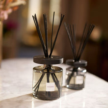 Görseli Galeri görüntüleyiciye yükleyin, Figue İncir ve Odun Kokulu Cam Hazneli Difüzör 2