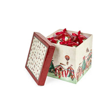 Görseli Galeri görüntüleyiciye yükleyin, Hediye Kutusu İçinde Yılbaşı Ağaç Süs Topu 8'li V2