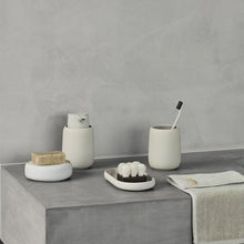 Görseli Galeri görüntüleyiciye yükleyin, Krem Rengi Diş Fırçalık V3