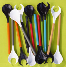 Görseli Galeri görüntüleyiciye yükleyin, Ahşap Saplı Beyaz Stoneware Salata Servisi Seti