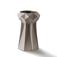 Görseli Galeri görüntüleyiciye yükleyin, Satranç Taş Vezir Vazo