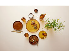 Görseli Galeri görüntüleyiciye yükleyin, Amber Cam Yuvarlak Servis