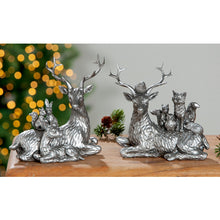 Görseli Galeri görüntüleyiciye yükleyin, Küçük Hayvanlı Oturan Geyik