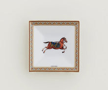 Görseli Galeri görüntüleyiciye yükleyin, Cheval D'Orient Kare Tabak No 1