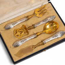 Görseli Galeri görüntüleyiciye yükleyin, Orijinal Ahşap Kutusunda Gümüş ve Altın Kaplama 4 Parça Ordövr Servis Takımı 2