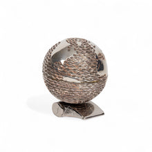 Görseli Galeri görüntüleyiciye yükleyin, Christofle Dünya Şeklinde Kağıt Ağırlığı 2