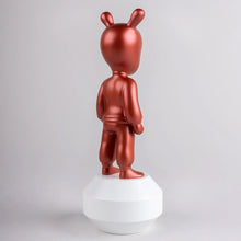 Görseli Galeri görüntüleyiciye yükleyin, Misafir Küçük Metalik Kırmızı Heykel V3