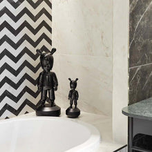 Görseli Galeri görüntüleyiciye yükleyin, Misafir Küçük Siyah Heykel V3