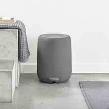 Görseli Galeri görüntüleyiciye yükleyin, Pedallı Açık Gri Çöp Kovası V2