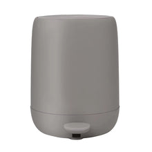 Görseli Galeri görüntüleyiciye yükleyin, Pedallı Açık Gri Çöp Kovası