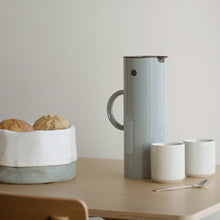 Görseli Galeri görüntüleyiciye yükleyin, Em77 Soluk Yeşil Termos Sürahi