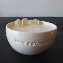 Görseli Galeri görüntüleyiciye yükleyin, Love Stones Sitrin Kristali Bolluk Bereket Kokulu Mum