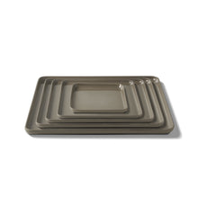 Görseli Galeri görüntüleyiciye yükleyin, Esma Dereboy Kare Parlak Taş Pasta Tabağı