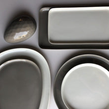 Görseli Galeri görüntüleyiciye yükleyin, Yuvarlak Siyah Taş Parlak Orta Boy Tabak