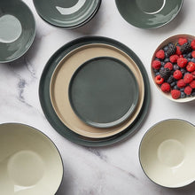 Görseli Galeri görüntüleyiciye yükleyin, Esma Dereboy Yuvarlak Orta Boy Tabak Taş Parlak