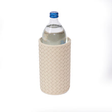 Görseli Galeri görüntüleyiciye yükleyin, Fildişi Örgü Desenli Deri Şişe Kabı 10x18 cm