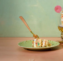 Görseli Galeri görüntüleyiciye yükleyin, Haas Mojave Matcha Altın Tatlı Tabağı