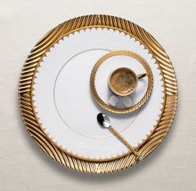 Görseli Galeri görüntüleyiciye yükleyin, Corde Altın ve Beyaz Türk Kahve Fincanı ve Tabağı