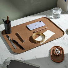 Görseli Galeri görüntüleyiciye yükleyin, Bej Dikdörtgen Deri Metal Saplı Servis