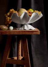 Görseli Galeri görüntüleyiciye yükleyin, Neptune Xl Beyaz Deniz Kabuğu Ayaklı Kase