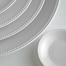 Görseli Galeri görüntüleyiciye yükleyin, Soie Tressee Porselen Ekmek Tabağı