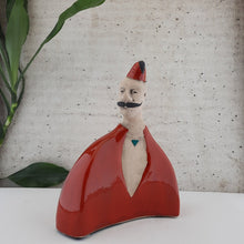 Görseli Galeri görüntüleyiciye yükleyin, Saliha Kartal Kırmızı Külhan Beyi Figürü