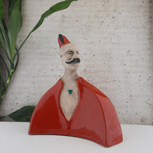 Görseli Galeri görüntüleyiciye yükleyin, Saliha Kartal Kırmızı Külhan Beyi Figürü