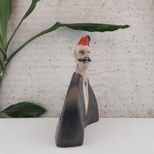 Görseli Galeri görüntüleyiciye yükleyin, Siyah Külhan Beyi Figürü 21,5x25 cm