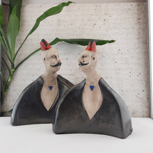 Görseli Galeri görüntüleyiciye yükleyin, Siyah Külhan Beyi Figürü 26x29 cm