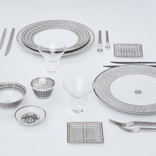 Görseli Galeri görüntüleyiciye yükleyin, Hermès Mosaique Au 24 Platin 24 Parça Yemek Takımı