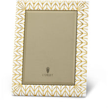 Görseli Galeri görüntüleyiciye yükleyin, L'objet Chevron Altın Küçük Boy Çerçeve