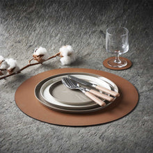 Görseli Galeri görüntüleyiciye yükleyin, Esma Dereboy Taba Rengi Yuvarlak Deri Amerikan Servis