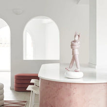 Görseli Galeri görüntüleyiciye yükleyin, Kucaklaşma Pembe Heykel V2
