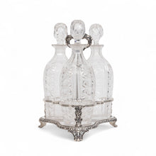 Görseli Galeri görüntüleyiciye yükleyin, İngiliz Sheffield Damgalı 3 Kristal Şişeli İçki Servisi
