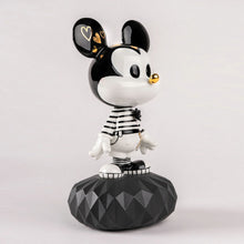 Görseli Galeri görüntüleyiciye yükleyin, Mickey Mouse Heykeli V2
