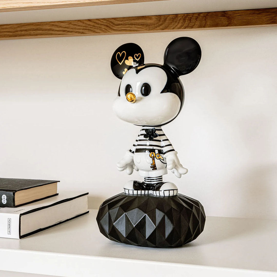 Mickey Mouse Heykeli V4