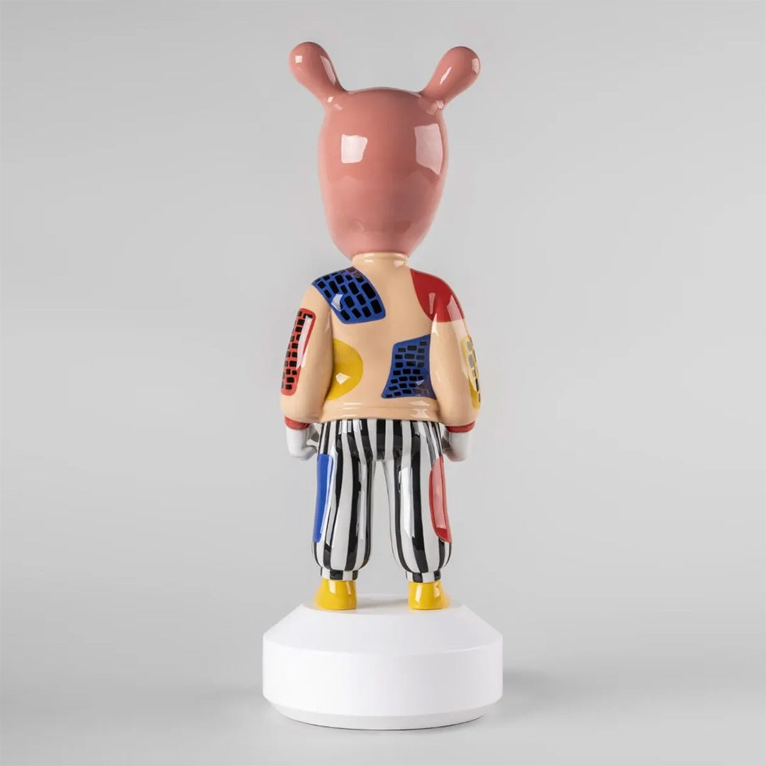 Misafir by Camille Walala Büyük Heykel V4