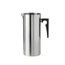 Görseli Galeri görüntüleyiciye yükleyin, Arne Jacobsen Çelik Sürahi
