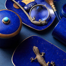 Görseli Galeri görüntüleyiciye yükleyin, L&#39;objet Lapis Lacivert İçi Gold Küçük Yuvarlak Tabak
