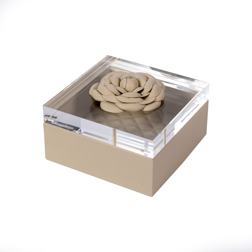 Fildişi Akrilik Deri Çiçek Detaylı Kapaklı İçi Deri Kutu 15x15 cm