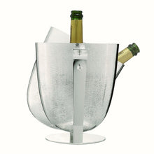 Görseli Galeri görüntüleyiciye yükleyin, Passioni Standlı Gümüş Şampanya Kovası
