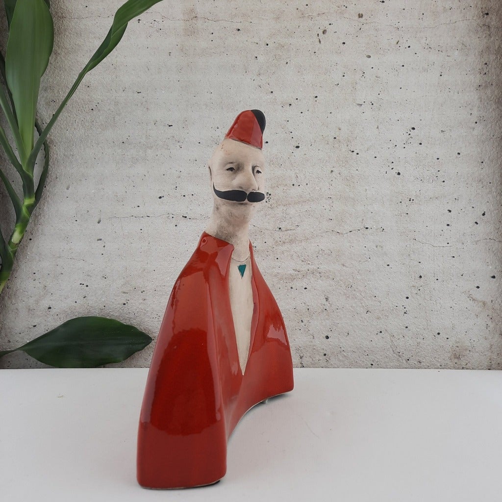 Kırmızı Külhan Beyi Figürü 21,5x25 cm