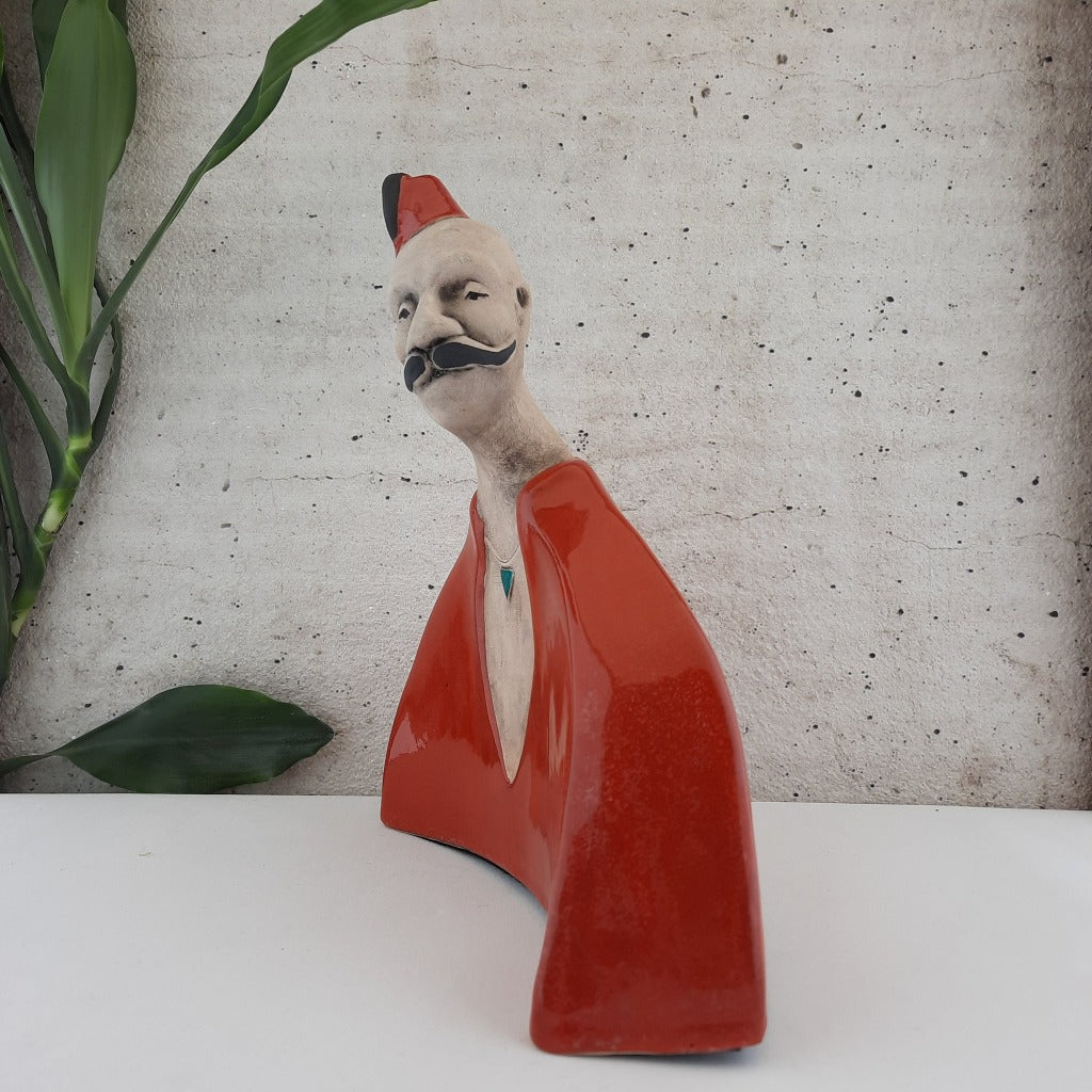 Kırmızı Külhan Beyi Figürü 26x29 cm